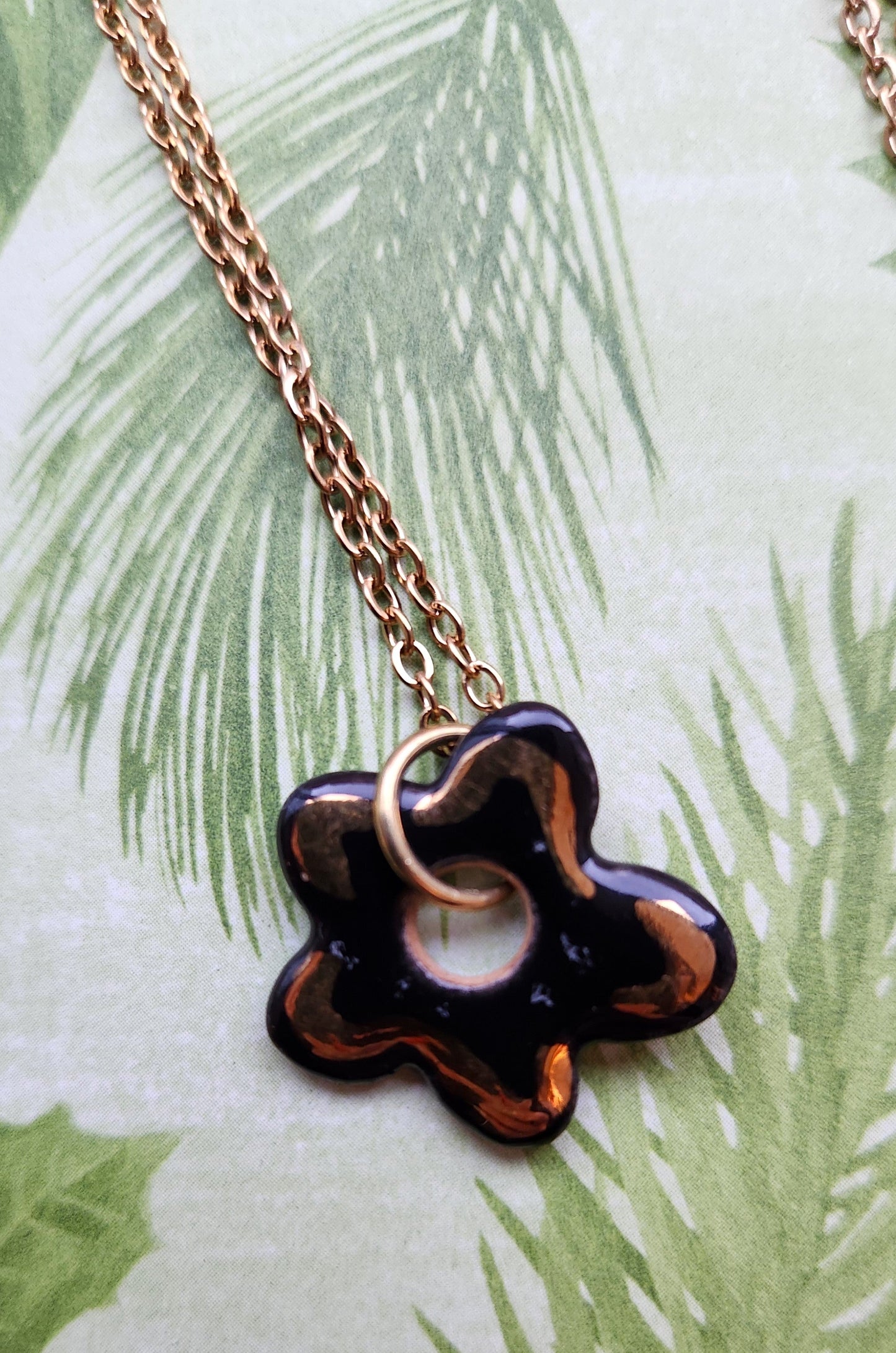 Flat Flower Necklace