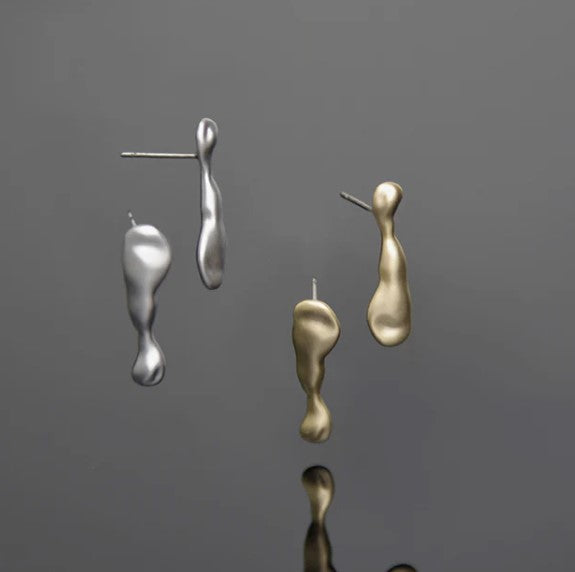 Droplet Ear Studs in Satin Silver