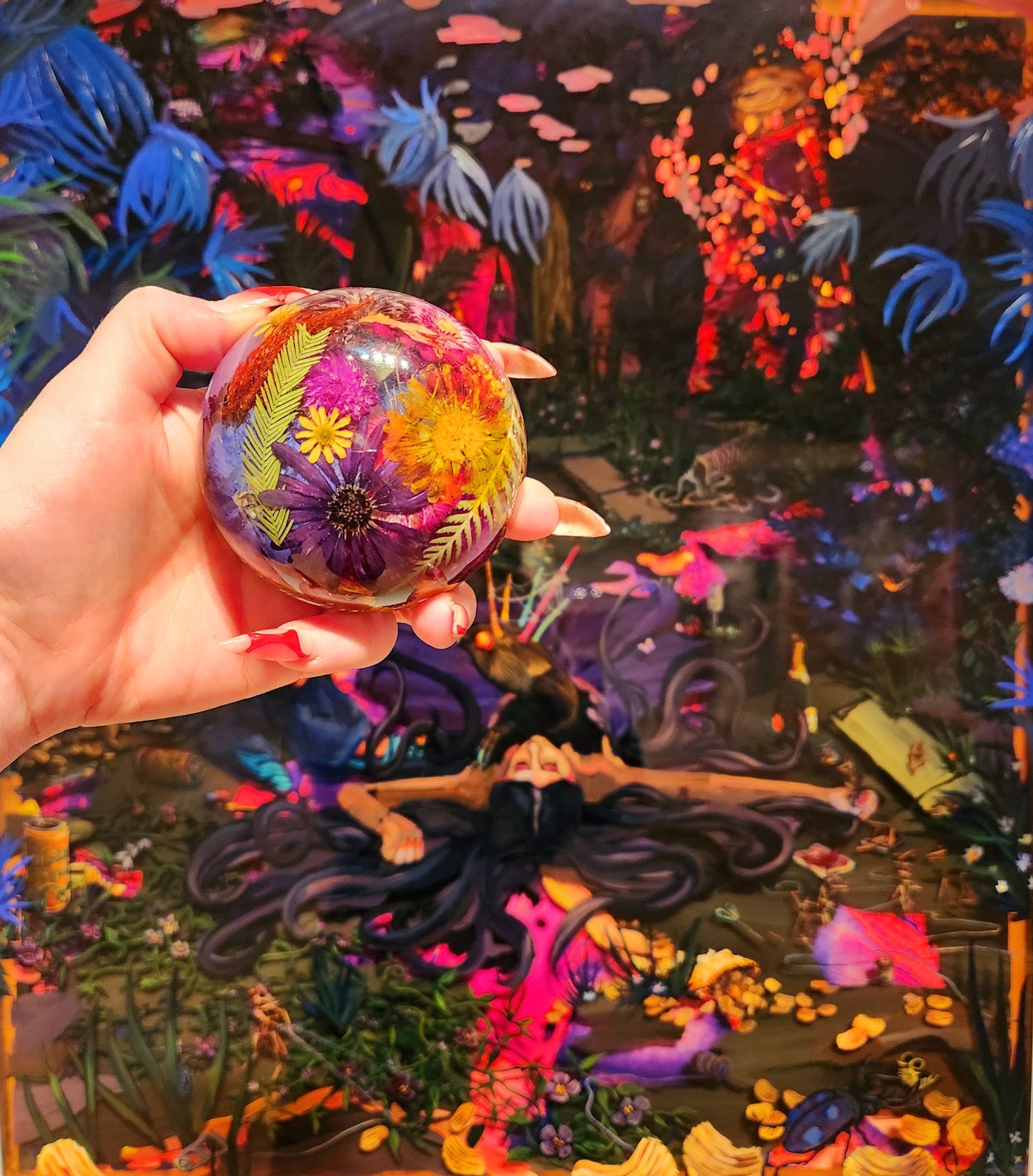 Wonder-Inspired Large Dome Paperweight