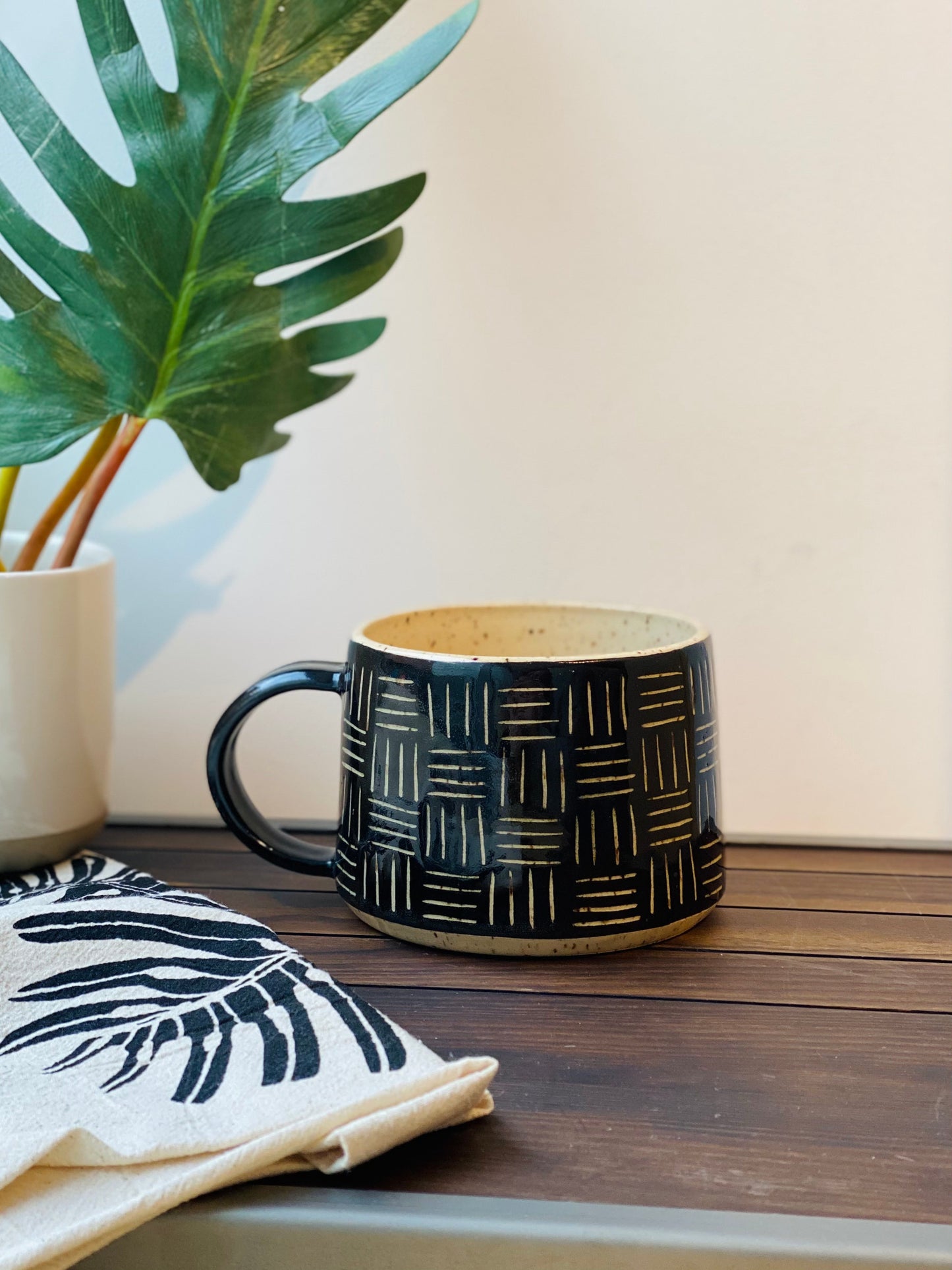 20 oz Black Basketweave Mug