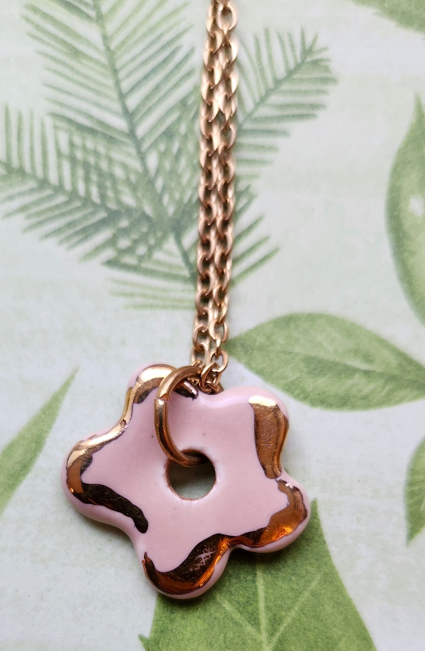 Flat Flower Necklace