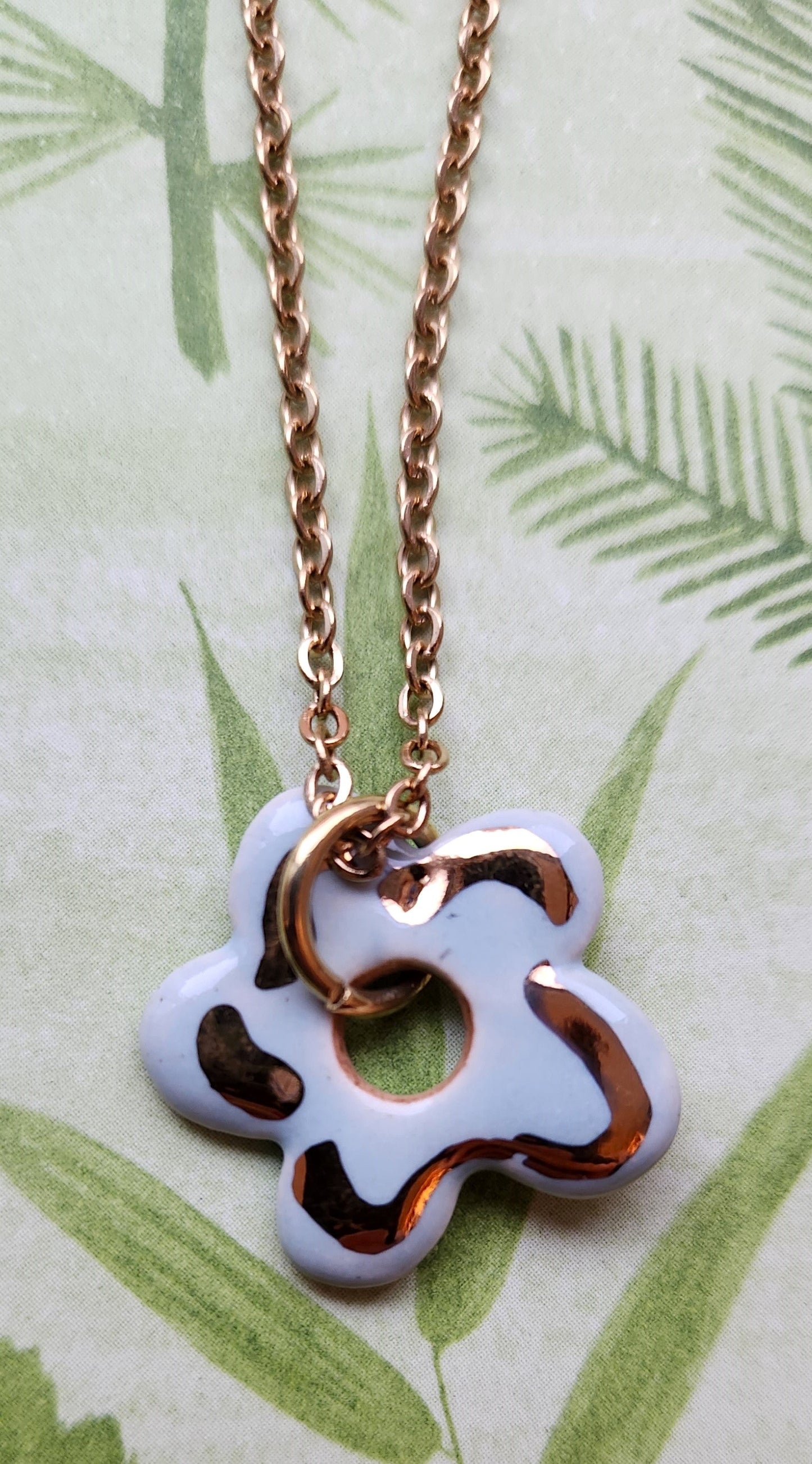 Flat Flower Necklace