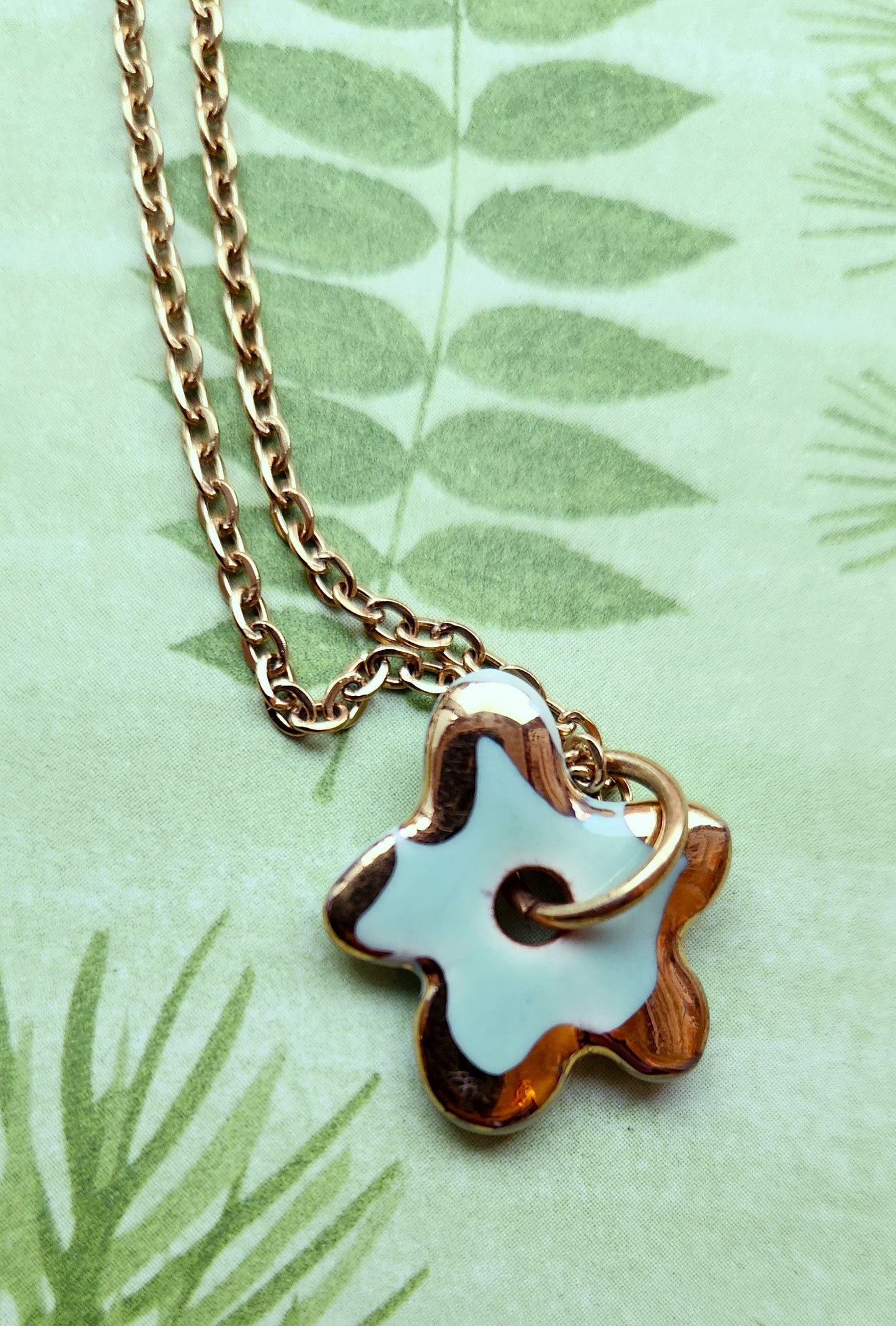 Flat Flower Necklace