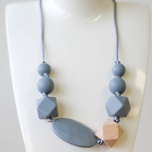 Oscar Necklace in Grey