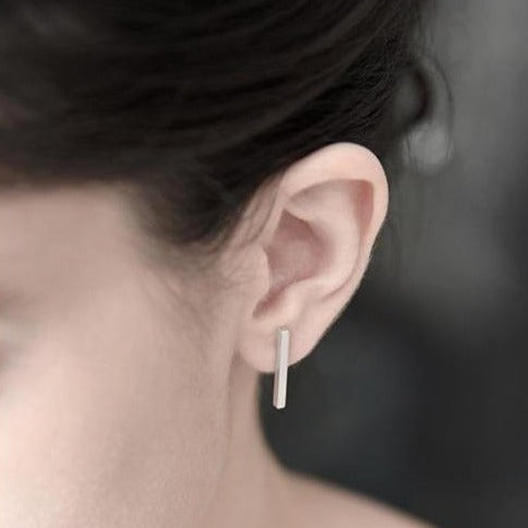 silver earring, bar earring, silver bar, everyday earring, elegant and simple