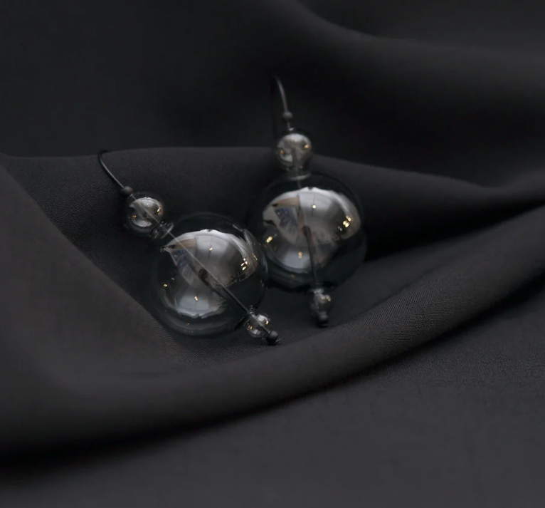 Scoop Earrings in Glass Grey